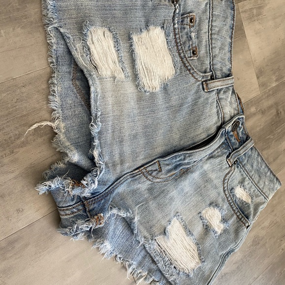 Distressed BDG High Rise DREE Cheeky Shorts, 25 - Picture 8 of 9